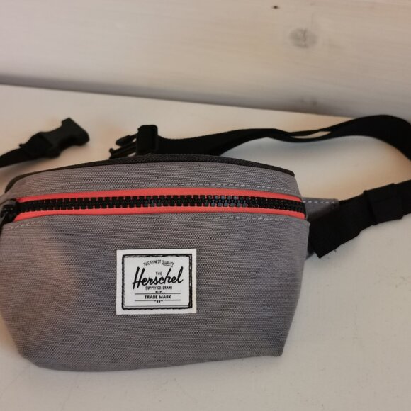 Kid's Herschel Supply Co. "Twelve" Belt Bag/ Waist Pack NWOT - Picture 2 of 12